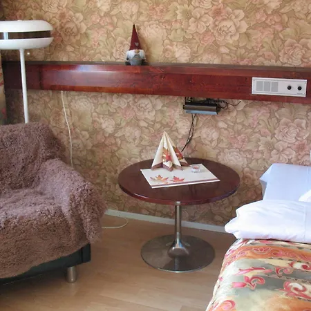 מלון Hotel Kemijaervi 2*