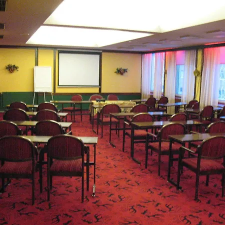 Hotel Kemijaervi מלון קמיארבי